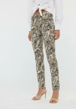 Lee Cooper Slim Fit Jeans - Cream -Lee Cooper Winkel 4ef2cc3c7b2a4a8586e8b2a5d9e5de12