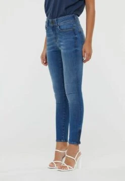 Lee Cooper Lc115F - Slim Fit Jeans - Medium Bright Blue 6 Lee Cooper Lc115F - Slim Fit Jeans - Medium Bright Blue -Lee Cooper Winkel 867550a88c7d465e83e503a935bcaf9e