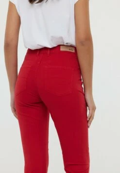 Lee Cooper Slim Fit Jeans - Berry -Lee Cooper Winkel d16e2035688741cc9354a3c0fcb75339